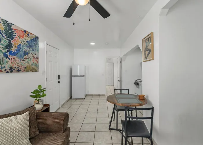 Casita On Jacinto Centrally Located Apartment *