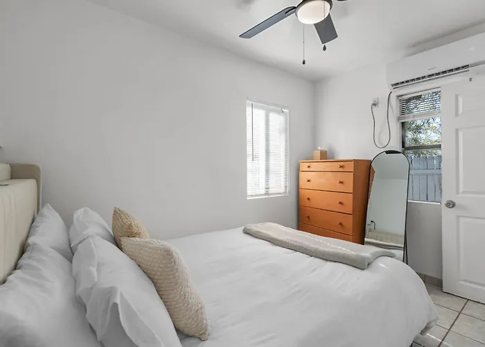 Casita On Jacinto Centrally Located Apartment *