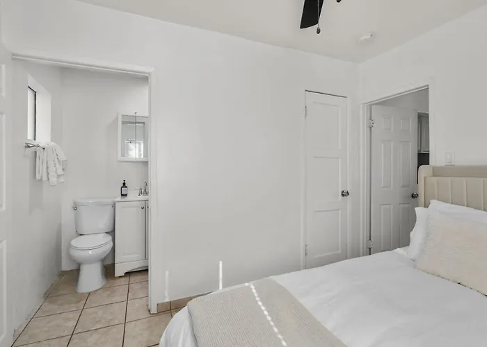 Casita On Jacinto Centrally Located *