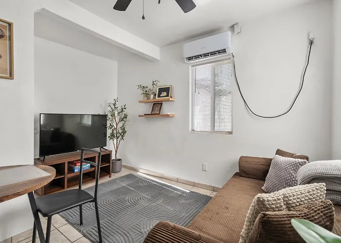 Casita On Jacinto Centrally Located *